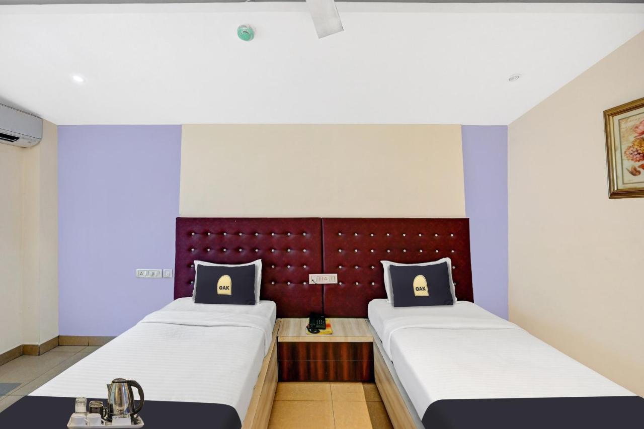 Townhouse Oak Pentagon Residency Hotel Bhubaneswar Exterior photo